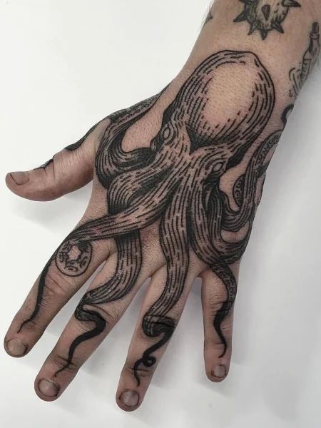 25 Octopus Tattoos for Marine Loving Men (2021) - The Trend Spotter Octopus Tattoos, Gothic Nature Tattoo, Knuckle Tattoos For Women, Tattoo Main, Herren Hand Tattoos, Octopus Tattoo Design, Geniale Tattoos, Octopus Tattoo, Tattoo Style Drawings