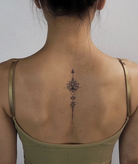 Simple Upper Back Tattoo Women, Tattoo Ideas Hidden Places, Small Back Tattoos, Neck Tattoos Women, Small Pretty Tattoos, Tattoo Designs Wrist, Petite Tattoos, Spine Tattoos For Women, Writing Tattoos