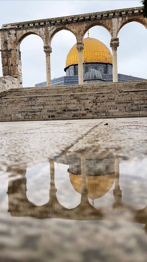 Mosque Architecture, Masjid E Aqsa, Architecture Photography Buildings, Al Quds, Beautiful Wallpapers For Iphone, Dome Of The Rock, Mecca Wallpaper, Karbala Photography, Story Ideas Pictures