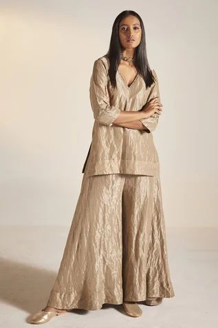 Tissue Outfit Indian, Kurta And Sharara Set, Kurta And Sharara, Traditional Indian Outfits, Kurti Designs Party Wear, Designer Dresses Casual, Sharara Set, Party Wear Indian Dresses, Dress Indian Style