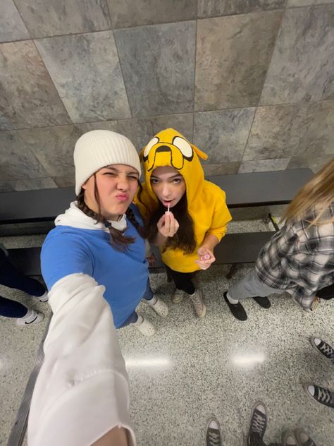 Jake And Trixie Costume, Best Duo Costumes Friends, Cosplays To Do With Friends, Finn From Adventure Time Costume, Jake The Dog Halloween Costume, Jake And Fin Costume, Costume Inspo Duo, Fin And Jake Halloween Costume, Finn And Jake Halloween Costumes