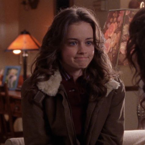 Rory Gilmore Hair, Rory Gilmore Style, Estilo Blair Waldorf, Gilmore Girls Fashion, Estilo Rory Gilmore, Gilmore Girls Outfits, Kaptan Jack Sparrow, Team Logan, Gillmore Girls