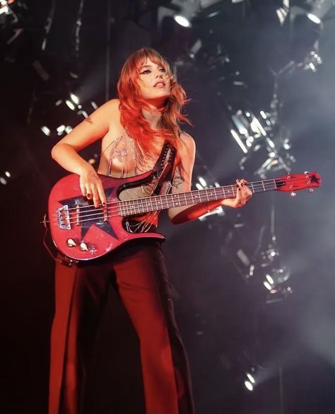 Women Bassist, Bassist Outfit, Vic Deangelis Outfits, Girl Bassist, Vic Deangelis, Victoria Deangelis, Queen Vic, Rockstar Aesthetic, Female Musicians