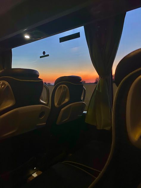 Aesthetic bus🌞, good vibes Friends On Bus Aesthetic, School Field Trip Bus Aesthetic, Travelling Bus Aesthetic, Bus Traveling Aesthetic, Bus Tour Aesthetic, Traveling By Bus Aesthetic, Bus School Trip Aesthetic, Coach Trip Aesthetic, Aesthetic School Trip Photos