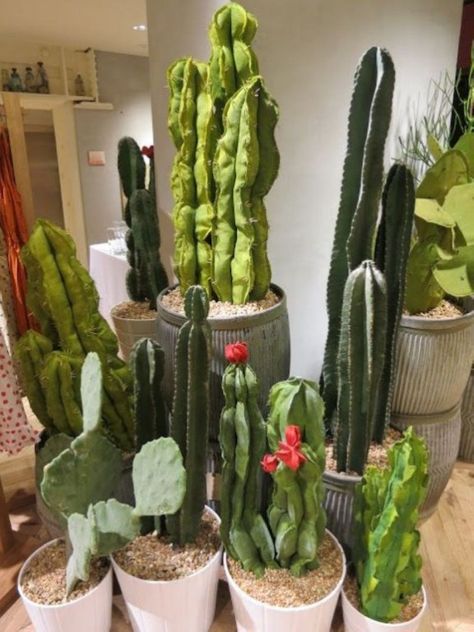 Faux cactus and succulent projects and ideas to decorate your home 13 Monumental Vbs, Kaktus Dan Sukulen, Artificial Cactus, Trip The Light Fantastic, Cactus Craft, Faux Cactus, Felt Succulents, Cactus Planta, Plantas Bonsai