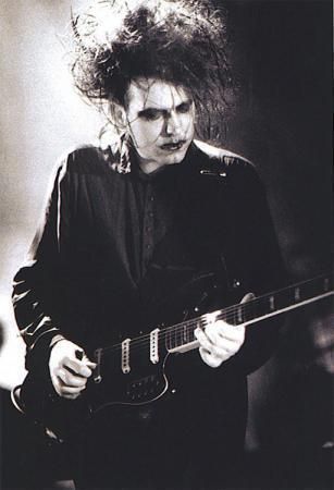 Robert Smith 80s Goth, Dark Wave, Goth Bands, Musica Rock, Robert Smith, Rock N’roll, Gothic Rock, Joy Division, Ziggy Stardust