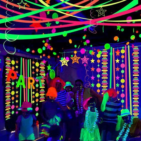 Birthday Neon Party, Glow Birthday Party Ideas, Rave Party Decorations, Neon Sweet 16, Neon Dance Party, Neon Pool Parties, Neon Lights Party, Glow Party Decorations, Glow Theme Party