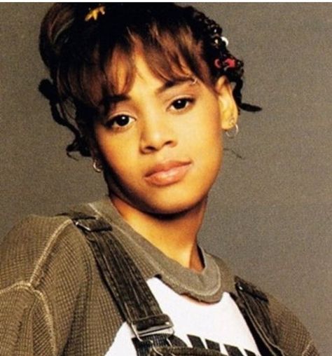 Tlc Left Eye, Lisa Lopes, Tlc Group, Hip Hop Background, Lisa Nicole, Lisa Left Eye, 90s Makeup Look, Glow In Dark Party, 90s 2000s Fashion