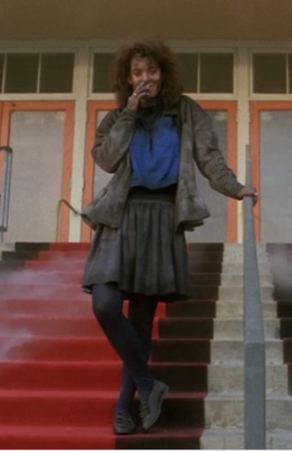 Veronica Sawyer Movie Outfits, Female Horror Characters Movies, 2022 Movie Costumes, 80s Horror Costumes, 80s Icons Women Costumes, Veronica Sawyer Halloween Costume, Veronica Heathers Costume, 80s Horror Aesthetic Outfit, Veronica Heathers Outfits