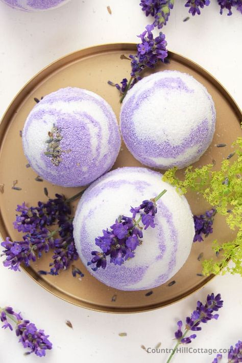 Product Photography Bathbomb, Bath Bomb Storage, Lemon Oatmeal, Bath Bomb Recipe, Bath Bomb Packaging, Aesthetic Bath, Diy Lavender, Bath Aesthetic, Farm Craft