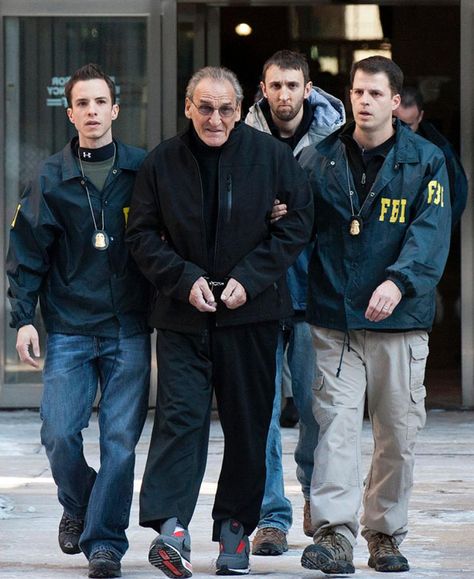 Vincent Asaro, 78, (center) being taken from FBI Headquarters at 26 Federal Plaza Thursday. Asaro was a participant as well as a witness to Mafia mayhem from murder to arson to one of organized crime’s most storied heists — the 1978 Lufthansa robbery Fbi Agent Character Art, Italian Mobsters, Mob Museum, Irish Mafia, Mafia Italiana, Fbi Headquarters, Michael Yerger, Deni Denials, Celebrity Mugshots