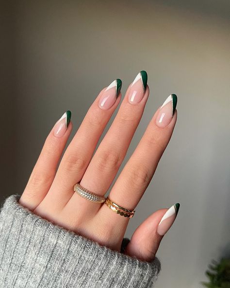 Nails For A Green Prom Dress, Nail Inspo Almond Shape, Forest Green Nail Designs, Oval Nails Designs, Emerald Nails, Dark Green Nails, Green Acrylic Nails, Green Nail Art, Green Nail Designs