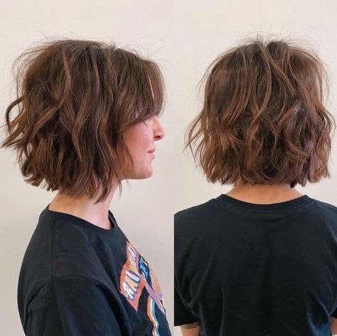 Haircuts Trending, Wavy Bangs, Short Wavy Haircuts, Short Choppy Haircuts, Choppy Bob Haircuts, Bob Hairstyles For Thick, Choppy Bob, Wavy Bob Hairstyles, Chin Length Hair