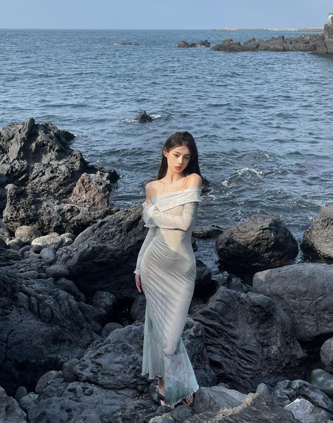 Beach Dress Photoshoot, Beach Outfit Aesthetic, Bday Photoshoot, Korean Photoshoot, Debut Photoshoot, Mermaid Photography, Beach Instagram Pictures, Summer Picture Poses, Elegant Feminine