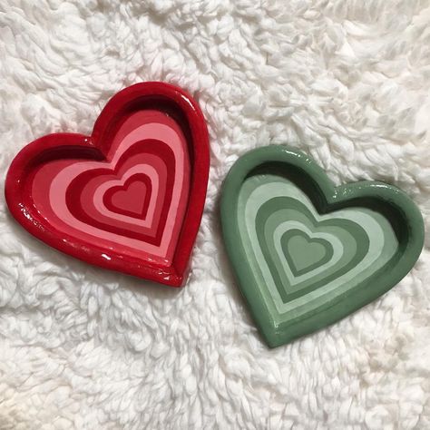 Sage green and red clay tray Heart Clay Tray With Eyes, Heart Dish Clay, Cute Jewelry Tray, Polymer Clay Tray Jewelry Dish, Heart Clay Dish, Heart Tray Clay, Jewelry Tray Ideas, Jewelry Clay Tray, Heart Clay Ideas