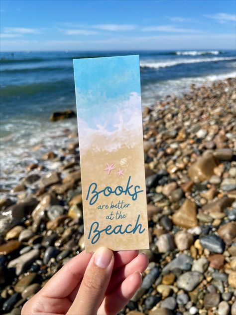 Books are always better at the beach! Use this beautiful beach themed bookmark in the book you are currently reading, journal, notebook, or give it as a gift! The perfect reading accessory for book lovers and readers who also love the beach and ocean! Beautiful Book Marks, Cute Bookmark Designs, Bookmark Challenge, Aesthetic Bookmark Ideas, Book Marks Aesthetic, Book Marks Design Ideas, Bookmark Inspiration, Books On The Beach, Book Mark Ideas