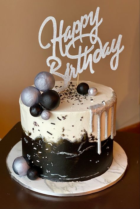 Black And White 18th Birthday Cake, Black And Silver Cake Birthday For Women, Black White And Silver Birthday Cake, Birthday Cakes For Boys Teenage, Black And White Birthday Cake For Women, Cake For 17th Birthday Boy, Cake Designs Black And White, Black And White Cake For Men, White And Black Birthday Cake