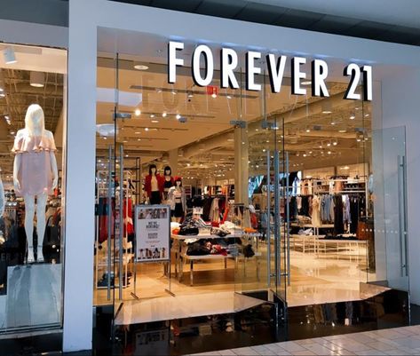 Forever 21 and more Los Angeles, H&m Store, Forever 21 Shop, Shoping Mall, City Life Aesthetic, Forever 21 Store, Zara Shop, Zara Store, Video Call With Boyfriend Screen Photo