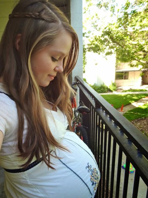 Dear Pregnant Ladies: 15 Facts about Labor/Delivery/Postpartum  The stuff no one tells you about--in great detail. 15 Year Girl, Girl Pregnant, Pregnant Photo, Pregnancy Labor, Getting Ready For Baby, Labor Delivery, Birth Labor, I'm Pregnant, Baby Advice