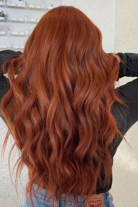 42+ Copper Hair Ideas (Red, Honey, Ginger and more) - Real Beauty School Ginger Coloured Hair, Ginger Hair Copper Highlights, Cowboy Copper Red Hair, Ginger Hair And Highlights, Red Copper Hair With Highlights, Ginger Cooper Hair, Lowlights For Gingers, Copper Hair Colour Ideas, Rich Ginger Hair