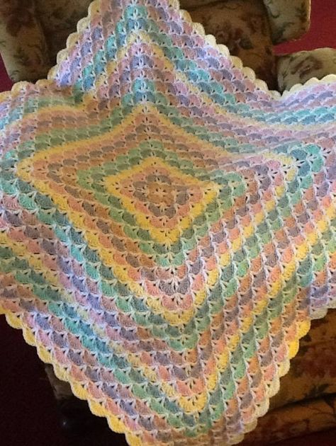 Beautiful Shells Blanket - Free Crochet Pattern Crochet Patterns Free Blanket Afghans, Afghan Crochet Patterns Easy, Baby Afghan Crochet Patterns, Beautiful Shells, Crochet Baby Blanket Free Pattern, Crochet Afghan Patterns Free, Crochet Blanket Designs, Crochet For Beginners Blanket, Baby Afghan Crochet