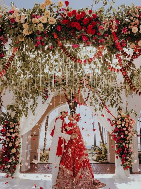 There’s so much beauty in a whimsically warm-toned mandap and wedding ceremony design ✨🌹🍃
.
Bride: @dpatzz
Photography: @kinseywilder Outdoor Hindu Wedding, Wedding Ceremony Design, Aladdin Wedding, Unique Decor Ideas, Hindu Wedding Decorations, Big Indian Wedding, Indian Wedding Venue, Modern Floral Wedding, Mandap Design
