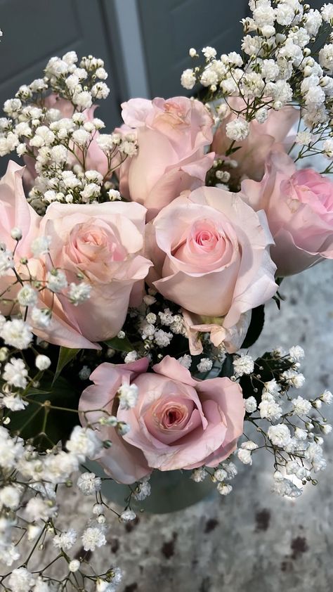 Pink And White Wedding Flowers, Pink Roses Bouquet, Pink Flower Arrangements, Flower Boquet, Pink Flower Bouquet, Luxury Flower Bouquets, Arte Aesthetic, I Love Flowers, Roses Art