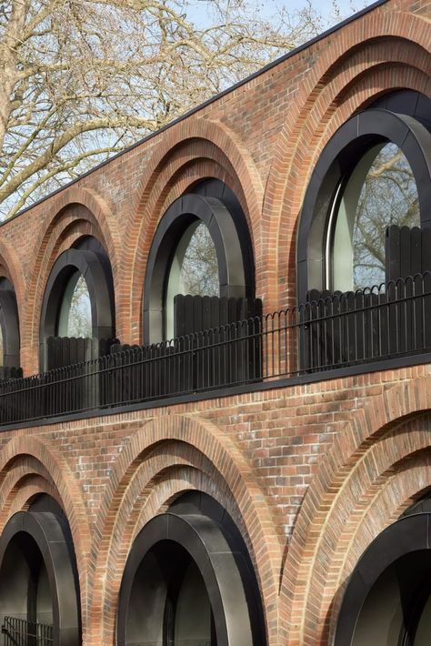 Monumental brick arches outline London houses by The DHaus Company Minimalist Building, Arch Building, Georgian Terrace, 2022 Picture, London Houses, Brick Arch, Arch Architecture, British Architecture, London Townhouse