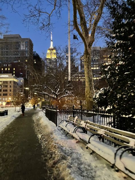 Snowy New York New York During Winter, Winter In Manhattan, Ny In Winter, Nyc December Aesthetic, Winter Aesthetic Nyc, Nee York Christmas Aesthetic, Winter In New York City, Nyc On Christmas, New York Neige