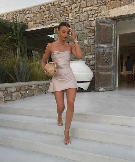 Mykonos Evening Outfits, Yatch Boat Dress, Marbella Night Outfits, Night Holiday Outfits, Love Island Night Outfits, Greece Night Outfit, St Tropez Night Outfit, Classy Beach Club Outfit, Holiday Outfits Evening
