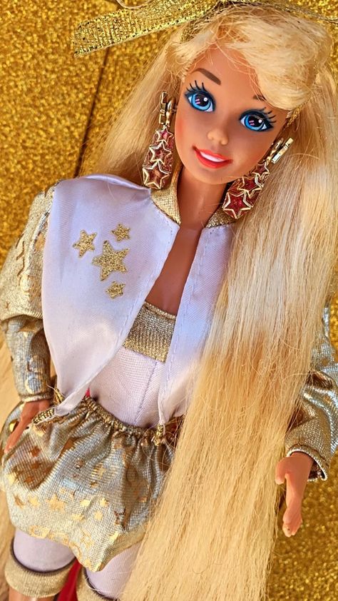 Hollywood Hair Barbie, Barbie 80s Aesthetic, Barbies From The 90s, 90s Barbie Dolls, They Had One Job, 90s Barbies, Hollywood Barbie, 90s Dolls, 90s Barbie