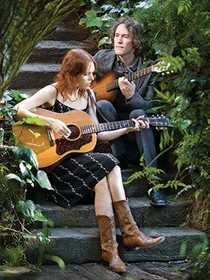 Gillian Welch performs Red Clay Halo with her partner Dave Rawlings. Musical Film, Gillian Welch, Band Aesthetic, Tupelo Honey, Americana Music, Acoustic Guitar Music, Music Nerd, Female Guitarist, Miles Davis