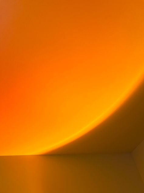 aesthetic sunset lamp shadow on wall with orange and red tint vibes Sunset Poster Aesthetic, Things That Are Orange, Orange Night Aesthetic, Orange Lighting Aesthetic, Orange Light Aesthetic, Mood Lighting Aesthetic, Sunset Light Aesthetic, Light Orange Aesthetic, Retro Disco Aesthetic