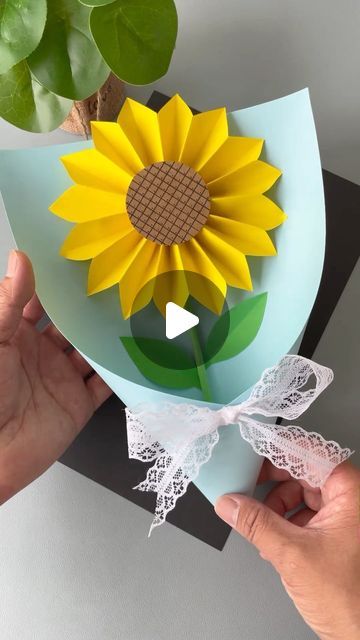 Hand-made red flag on Instagram: "Make a bunch of beautiful sunflowers for my mother on Mother’s Day" Origami, Art Projects, Sunflower Origami, Beautiful Sunflowers, Red Flag, May 11, My Mother, Mother’s Day, Sunflower