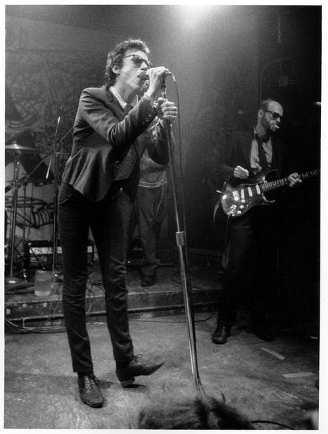 Punk innovator Richard Hell performing (1978). | 17 Awesome Photos That Captured CBGB's Iconic 1970s Punk Scene Nyc Punk, 1970s Punk, Richard Hell, Garage Punk, New Wave Music, British Punk, 70s Punk, Punk Scene, Musica Rock
