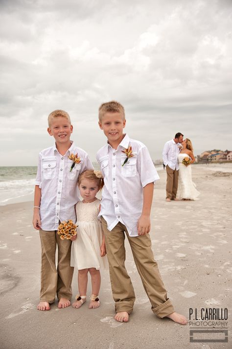 Family Wedding Beach Photos, Family Beach Wedding Outfits, Beach Wedding Photos Family, Family Beach Wedding Pictures, Vow Renewal Photoshoot With Kids, Beach Wedding Family Photos, Family Beach Wedding, Beach Wedding Photo Ideas, Beach Wedding Pictures