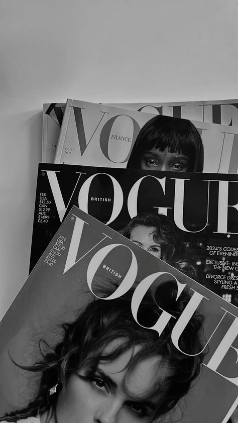 Vogue Cover Black And White, Vogue Poster Prints Aesthetic, Vogue Newspaper Aesthetic, In Vogue We Trust, Black Vogue Aesthetic, Vouge Magazines Stack, Vogue Bedroom Aesthetic, Vogue Model Aesthetic, Model Wallpaper Aesthetic