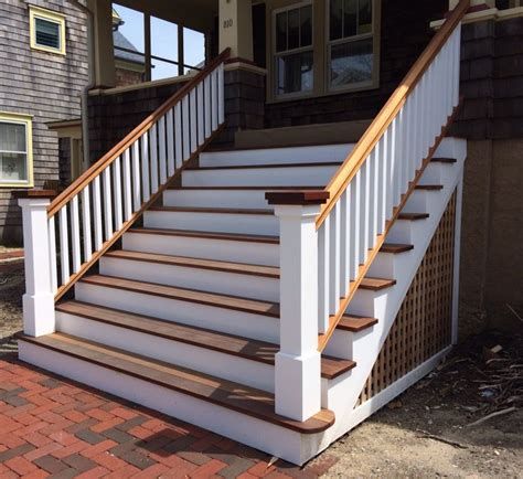 Front Porch Stairs, Porch Handrails, Porch Railing Designs, Outside Stairs, Patio Stairs, Porch Stairs, Front Porch Steps, Front Stairs, Wood Handrail