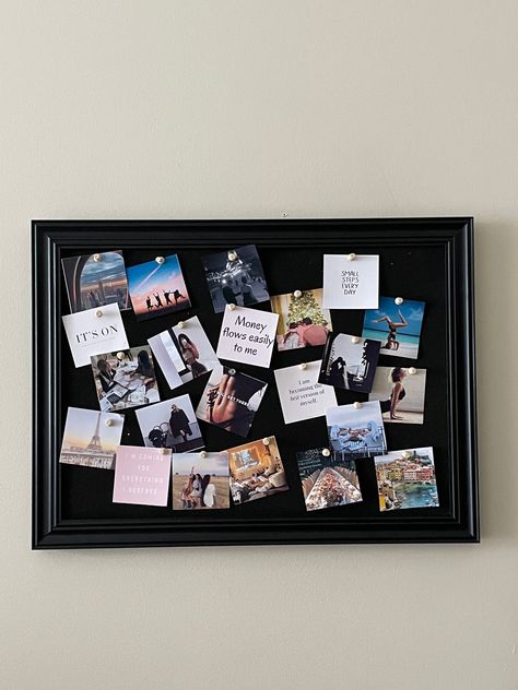 Picture Pin Board, Picture Board Ideas, Pinboard Ideas Aesthetic, Bulletin Board Ideas For Bedroom, Corkboard Decor, Black Bulletin Boards, Pin Cork Board, Black Cork Board, Fun Apartment