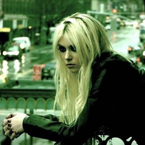 The Pretty Reckless Fans ✖✖✖✖ on Instagram: “💘” Taylor Momsen, Styl Grunge, Taylor Momson, Pretty Reckless, Ghost Girl, The Pretty Reckless, I'm With The Band, Grunge Aesthetic, Gossip Girl