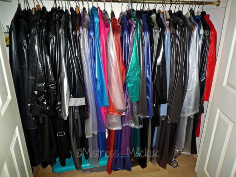 Tumblr, Mackintosh Raincoat, Raincoat Fashion, Plastic Mac, Rainwear Girl, Rainwear Fashion, Plastic Raincoat, Pvc Raincoat, Country Wear
