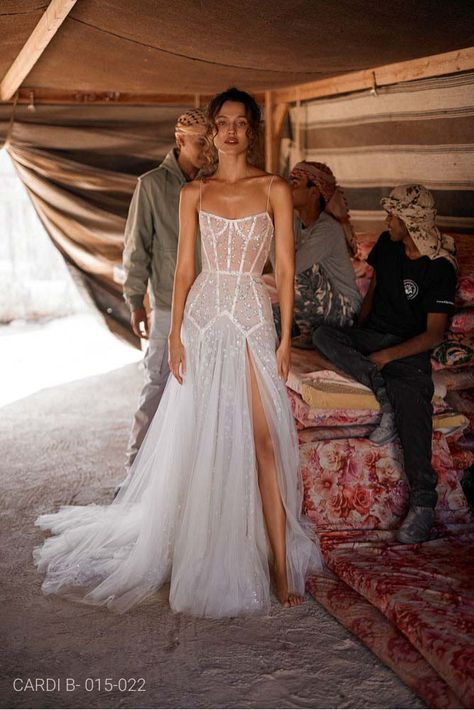 Unique Beach Wedding Dress, Boho Modern Wedding Dress, Cabo Wedding Dress, 2024 Bridal Gowns, Style Of Wedding Dresses, Fairy Garden Wedding Dress, Haute Couture Wedding Gowns, Famous Brides, Reception Wedding Dress