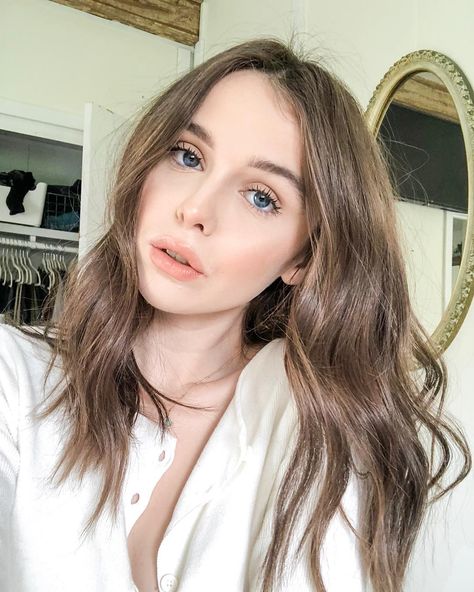 Acacia Kersey on Instagram: “Good days are good. Bad days are good lessons.” Balayage, Brunette Hair Pale Skin, Brown Hair Pale Skin, Cool Brown Hair, Acacia Kersey, Light Brunette Hair, Best Hair Color Ideas, Pale Skin Hair Color, Pale Skin Makeup