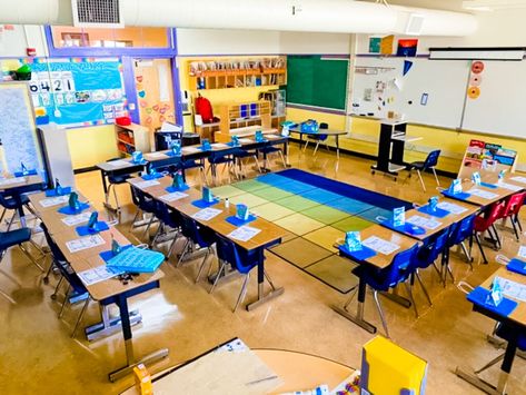 Classroom Desk Ideas, Desk Arrangement Ideas, Student Desks Arrangement, Classroom Seating Arrangements Desks, Classroom Desk Arrangement, Bedroom Organization Tips, Kindergarten Tables, Desk Arrangement, Classroom Setup Elementary