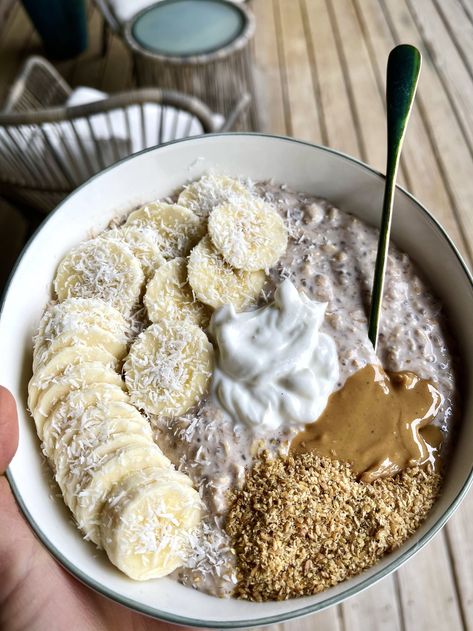 Low Carb Overnight Oats, Coconut Overnight Oats, Protein Banana, Ricotta Pie, Oat Bowls, Protein Overnight Oats, Breakfast Cookie Recipe, Coconut Protein, Coconut Banana