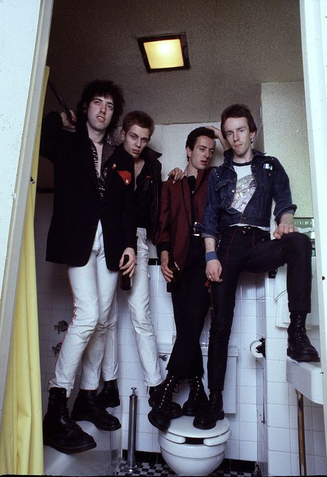 Tumblr, Topper Headon, Paul Simonon, Mick Jones, British Punk, 70s Punk, Joe Strummer, Kevin Richardson, Punk Rock Bands