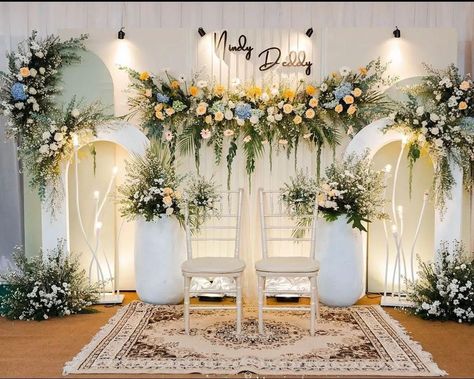 Dekor Lamaran Aesthetic, Dekor Lamaran Simple Elegant, Dekorasi Wedding Simple, Decor Akad Nikah Simple, Engagement Decorations Backdrop, Dekor Lamaran Simple Dirumah, Dekor Engagement, Simple Engagement Party Decorations, Decor Lamaran