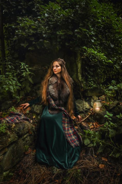 Fantasy Portrait Scotland Winter Forest Photoshoot, Witchy Forest, Forest Shoot, Fantasy Photoshoot, Romantic Portrait, Forest Photoshoot, Photography Moodboard, Scottish Culture, Forest Elf