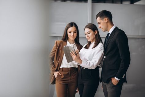 Working In Corporate, Working People Photography, Business Team Photoshoot, People Working In Office, People In Office, Team Office, Office Lifestyle, Happy Working, People At Work