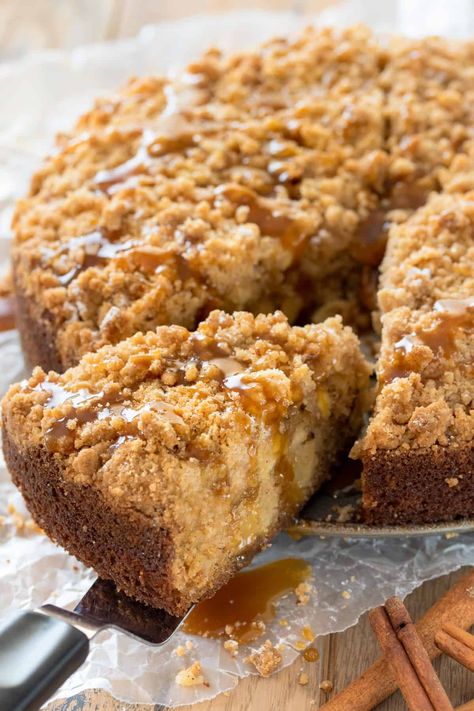 This amazing Apple Crumb Cake recipe is brimming with sweet apples and a crunchy double cinnamon streusel topping. Perfect for welcoming guests or an overnight breakfast, this cake is soft, perfectly spiced, and drizzled with caramel sauce. Apple Crumb Cake Recipe, Cake With Caramel Sauce, Crumble Cake Recipe, Apple Crumb Cake, Apple Crumble Cake, Apple Crumb Cakes, Streusel Cake, Crumb Cake Recipe, Streusel Coffee Cake